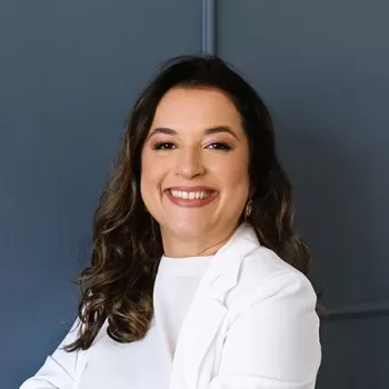 Psicóloga Alline Teixeira - Especialista em Relacionamentos